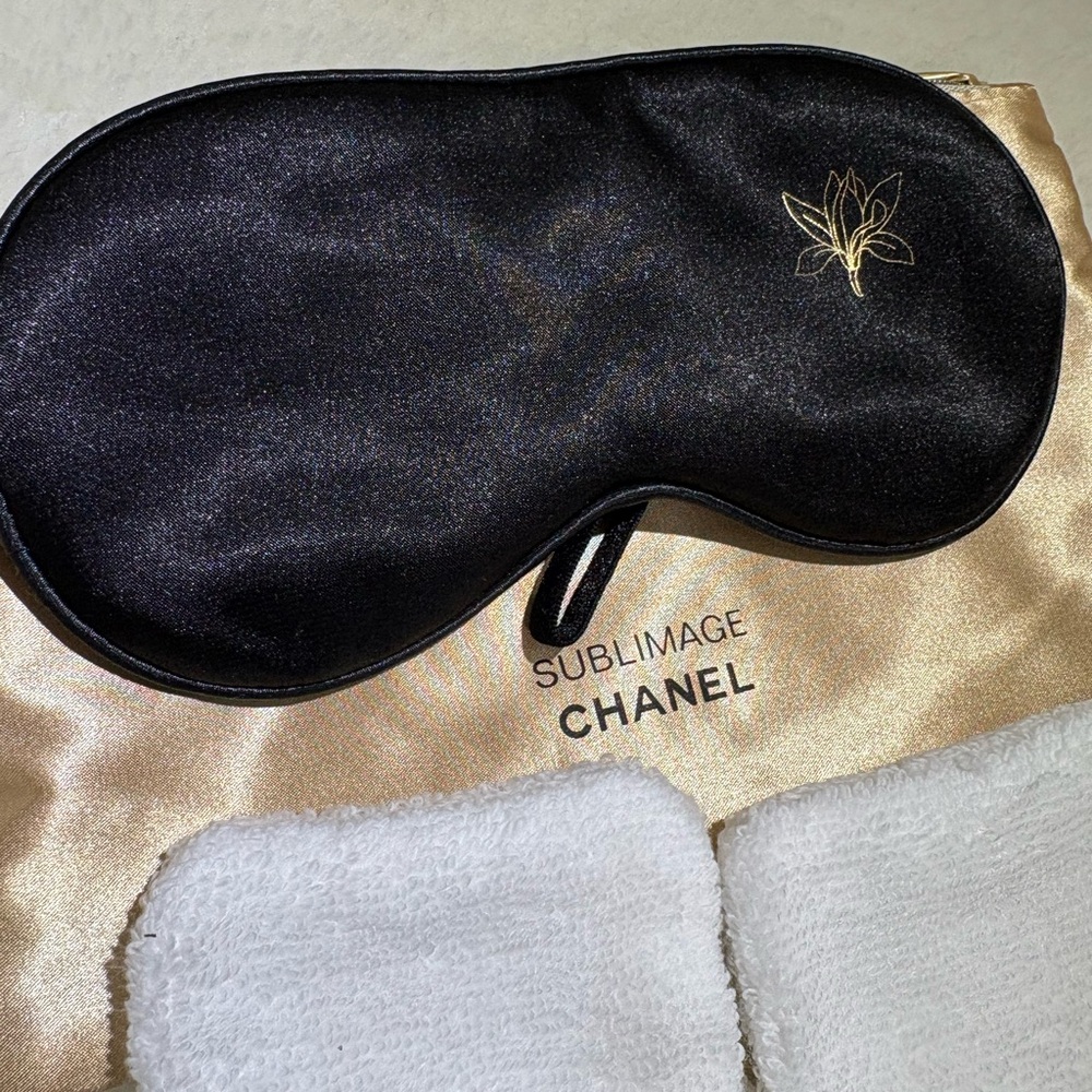CHANEL Sublimage Black Eye Mask and White Terry Pads - Picture 3 of 10